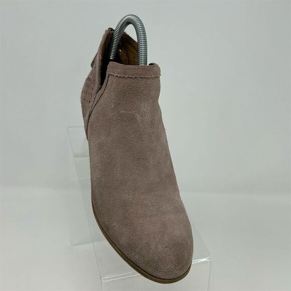 Susina Light Pink Purple Perforated Suede Bootie Size 6M Casual Fall Back Zipper - Picture 2 of 11